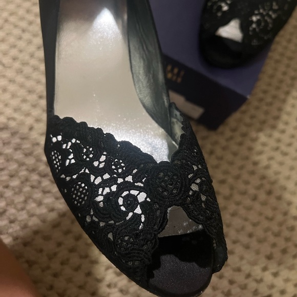 Stuart Weitzman Tweety Heels - Picture 4 of 6